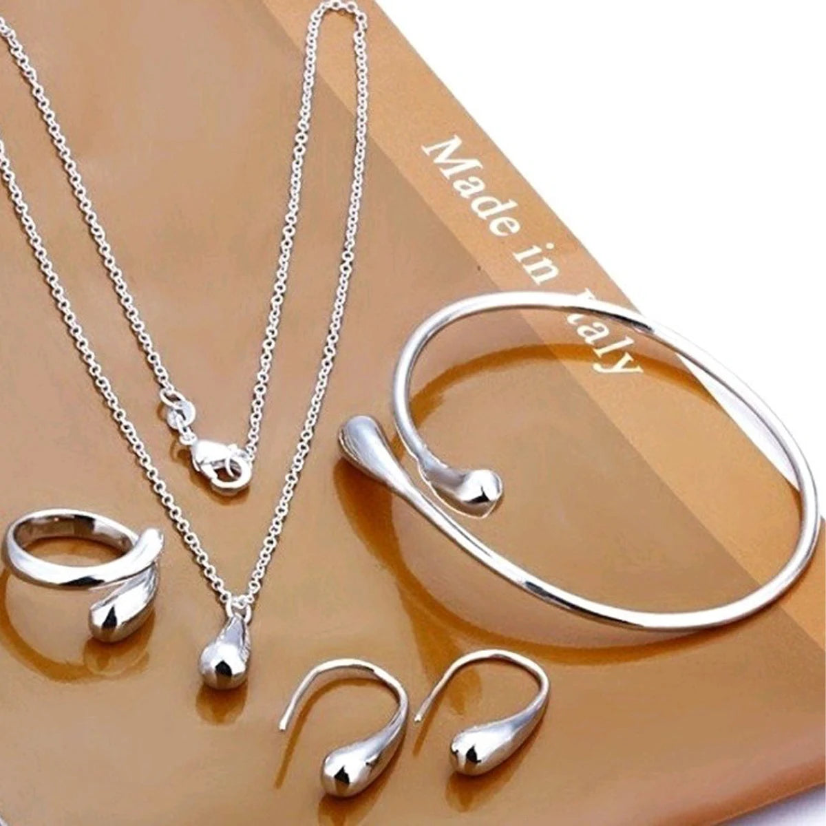 Strahle an deinem besonderen Tag – Das 5-teilige Schmuckset für unvergessliche Erinnerungen