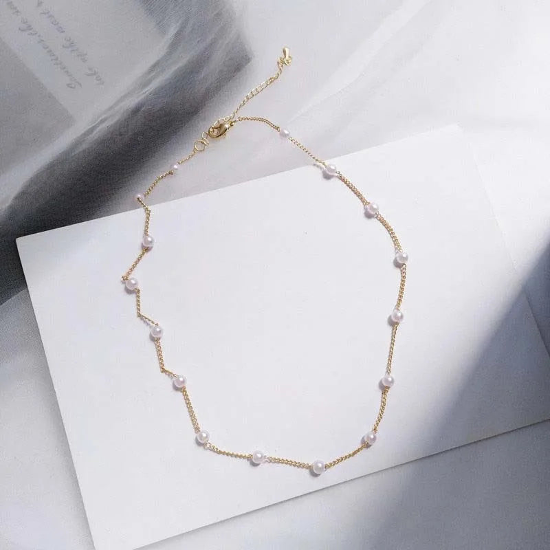 Elegante Perlen Halskette – Goldfarbener Kpop Choker mit Anhänger für einen strahlenden Look!