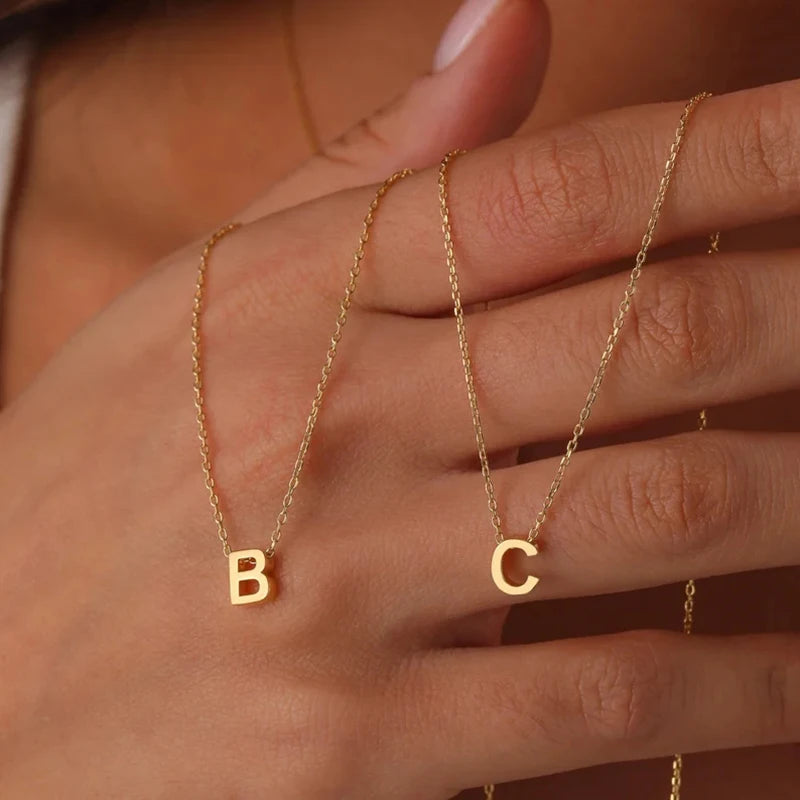 Personalisierte Buchstaben-Halskette – Eleganter Choker aus Edelstahl in Goldoptik!