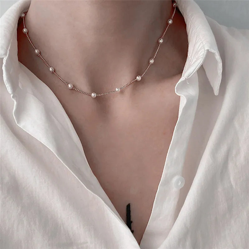 Elegante Perlen Halskette – Goldfarbener Kpop Choker mit Anhänger für einen strahlenden Look!