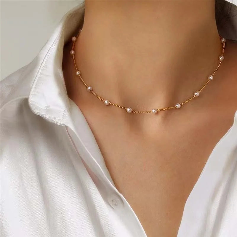 Elegante Perlen Halskette – Goldfarbener Kpop Choker mit Anhänger für einen strahlenden Look!