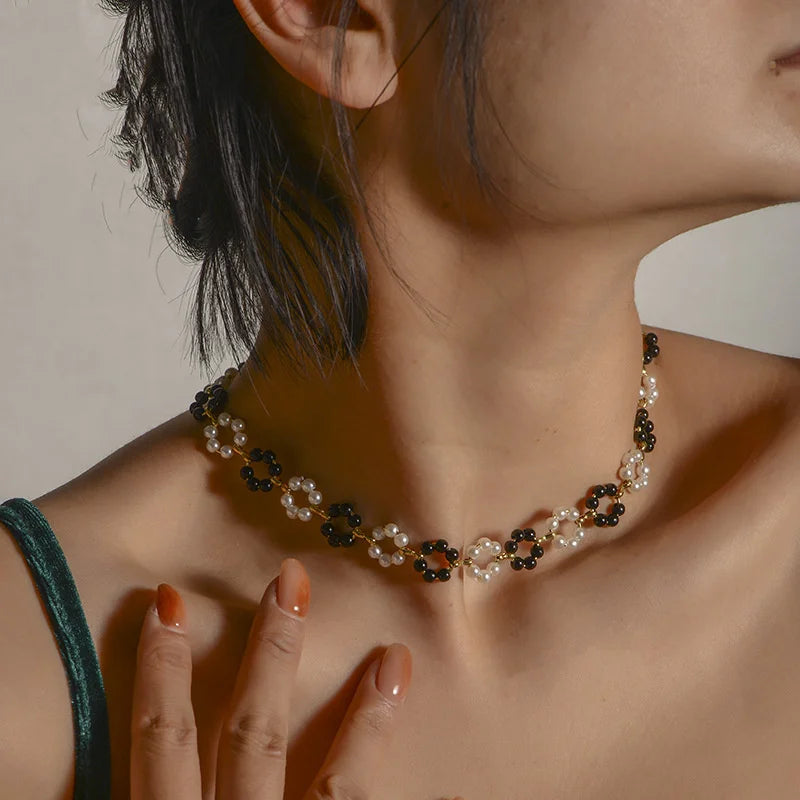 Koreanische Perlenblume Choker – Mode Halskette mit Zirkon und Schmetterlings-Anhänger!