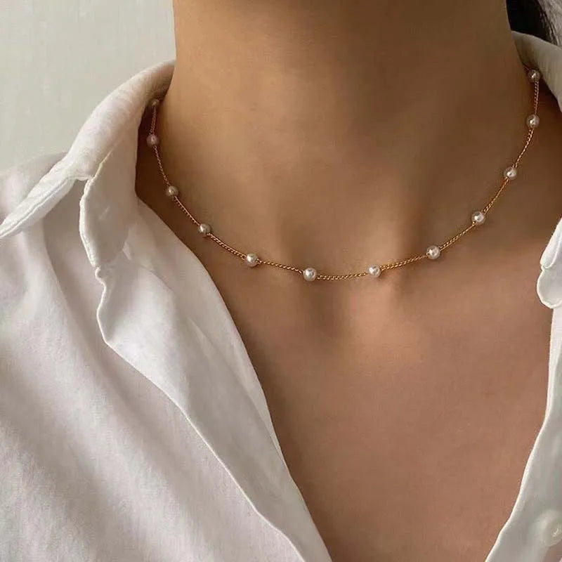Elegante Perlen Halskette – Goldfarbener Kpop Choker mit Anhänger für einen strahlenden Look!