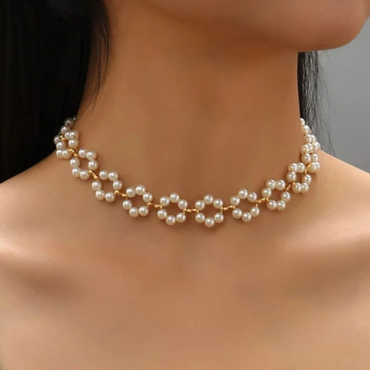 Koreanische Perlenblume Choker – Mode Halskette mit Zirkon und Schmetterlings-Anhänger!