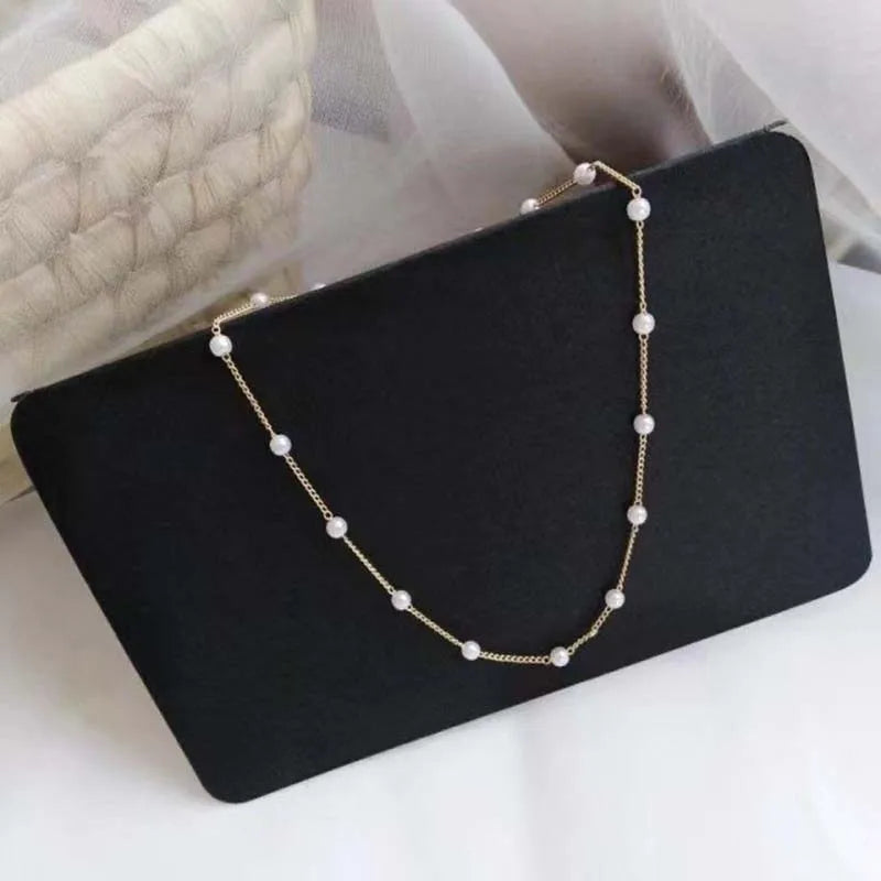 Elegante Perlen Halskette – Goldfarbener Kpop Choker mit Anhänger für einen strahlenden Look!