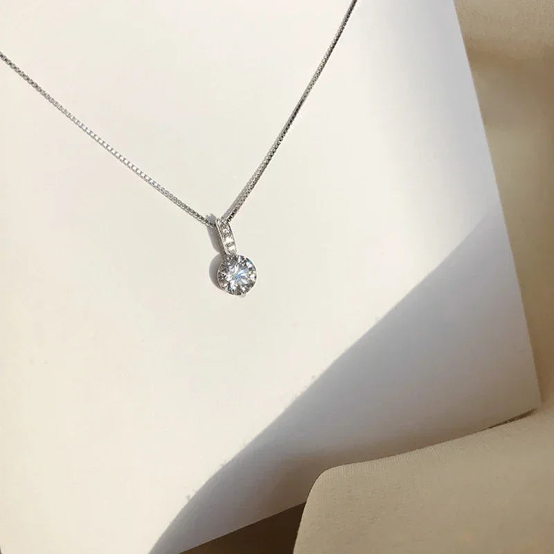 Zeitlose Schönheit – 925 Sterling Silber Halskette mit Zirkon-Anhänger für stilvolle Frauen!