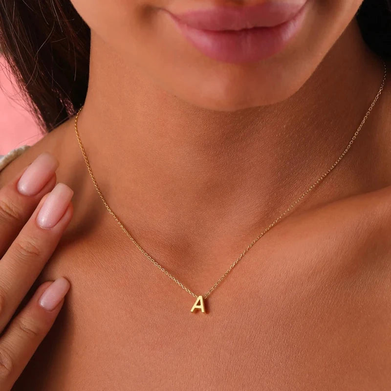 Personalisierte Buchstaben-Halskette – Eleganter Choker aus Edelstahl in Goldoptik!