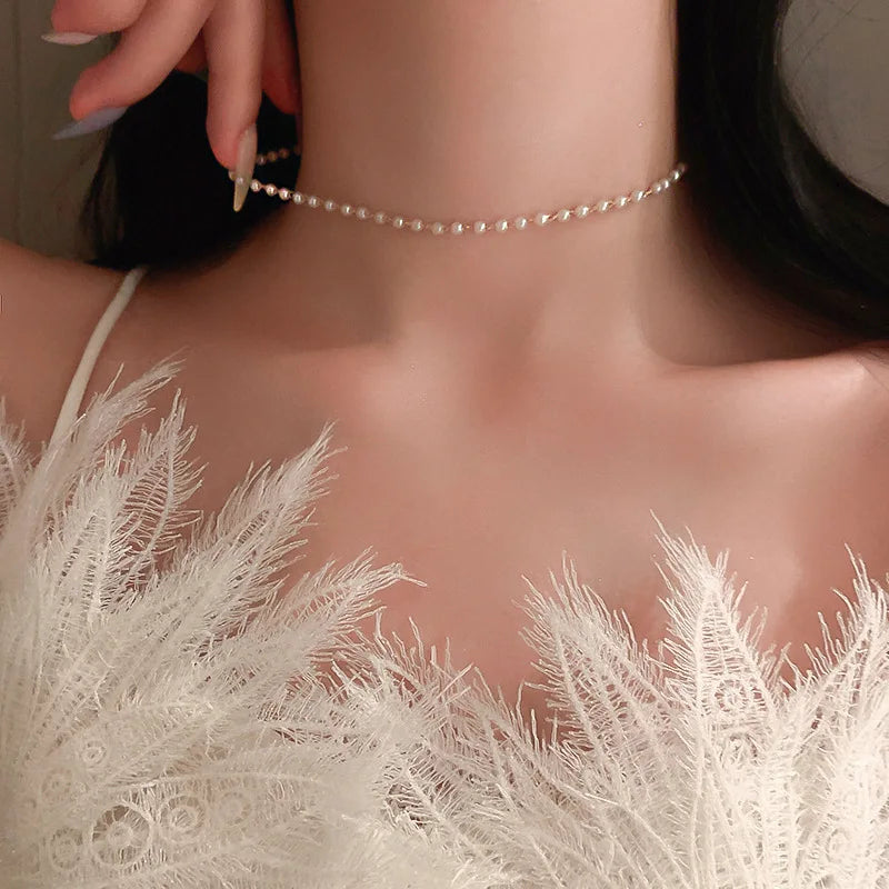 Elegante Perlen Halskette – Goldfarbener Kpop Choker mit Anhänger für einen strahlenden Look!