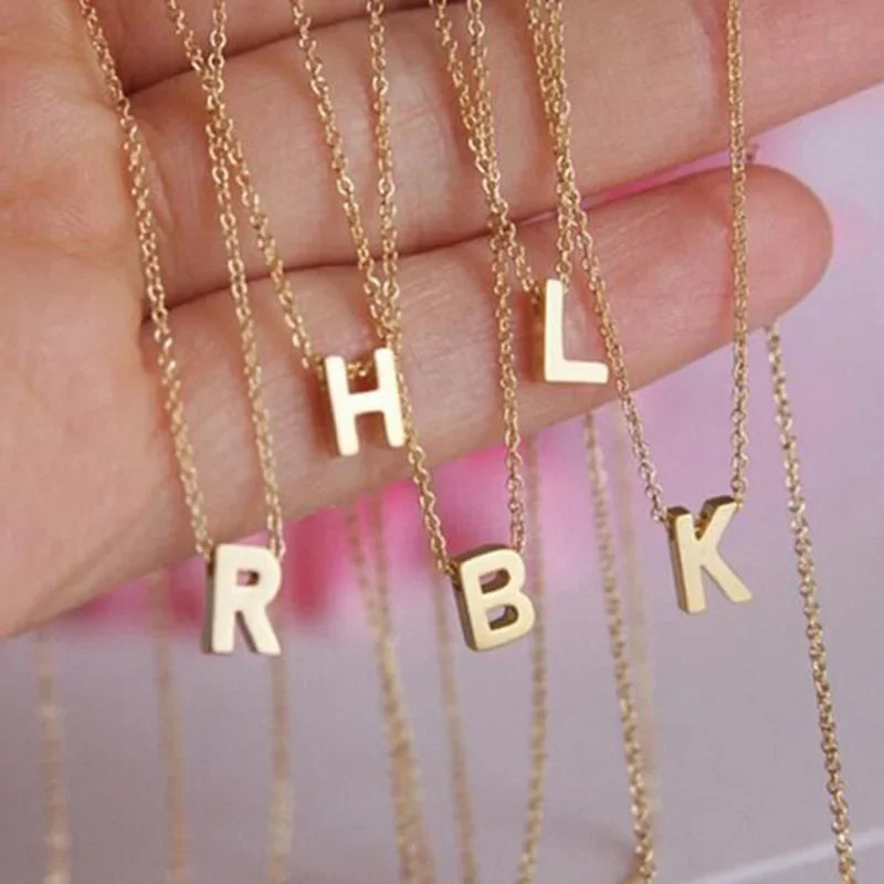 Personalisierte Buchstaben-Halskette – Eleganter Choker aus Edelstahl in Goldoptik!